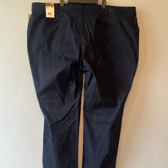 NWT Navy blue Cropped Pants‎ Relaxed Fit Straight Leg  size 28w. PETITE - Picture 2 of 6